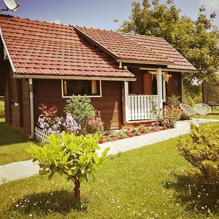 סמולג'אנאק Wooden House Nela Near Plitvice Lakes מראה חיצוני תמונה