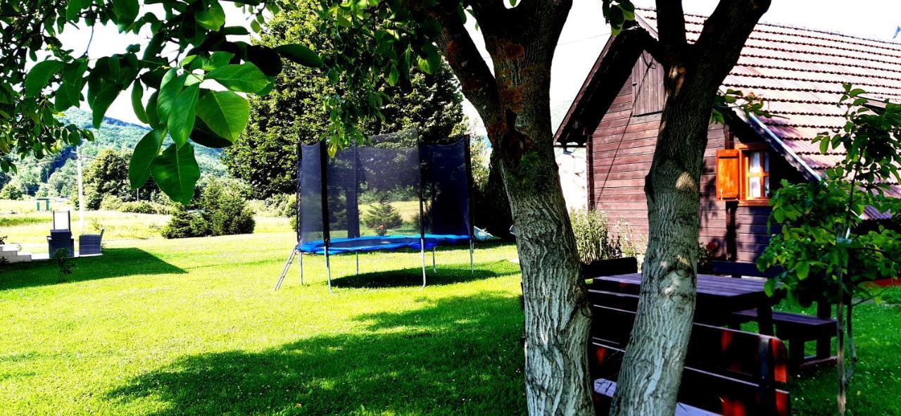 סמולג'אנאק Wooden House Nela Near Plitvice Lakes מראה חיצוני תמונה