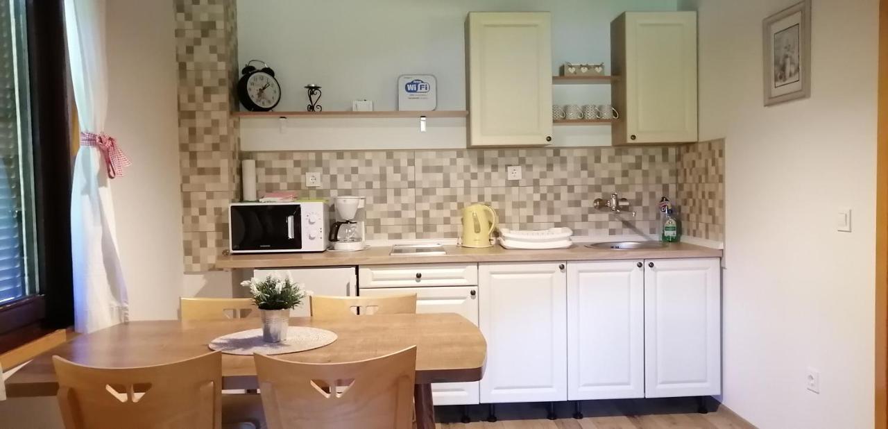 סמולג'אנאק Wooden House Nela Near Plitvice Lakes מראה חיצוני תמונה