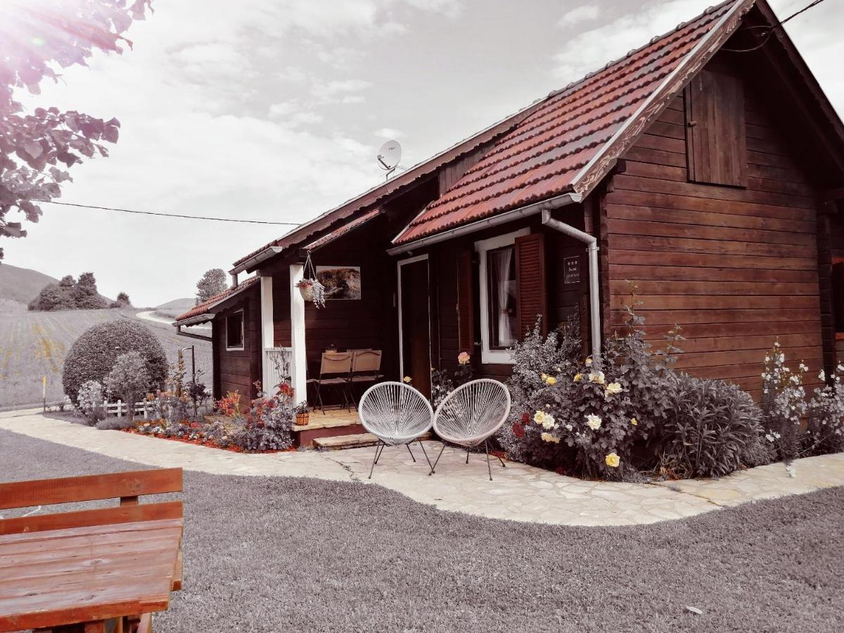 סמולג'אנאק Wooden House Nela Near Plitvice Lakes מראה חיצוני תמונה