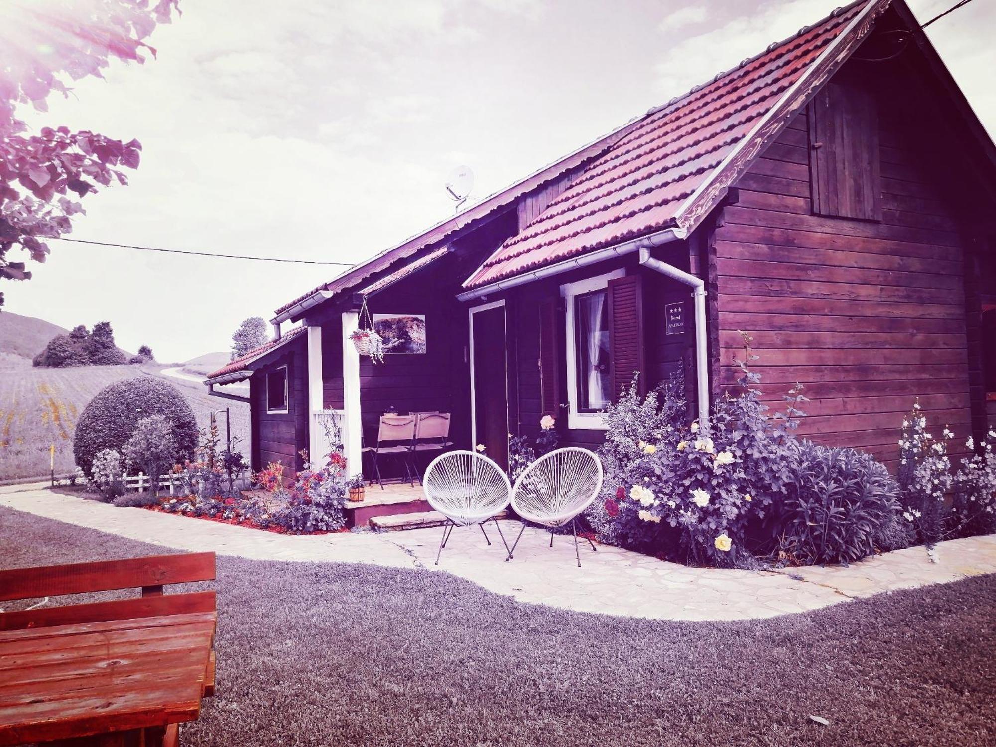 סמולג'אנאק Wooden House Nela Near Plitvice Lakes מראה חיצוני תמונה