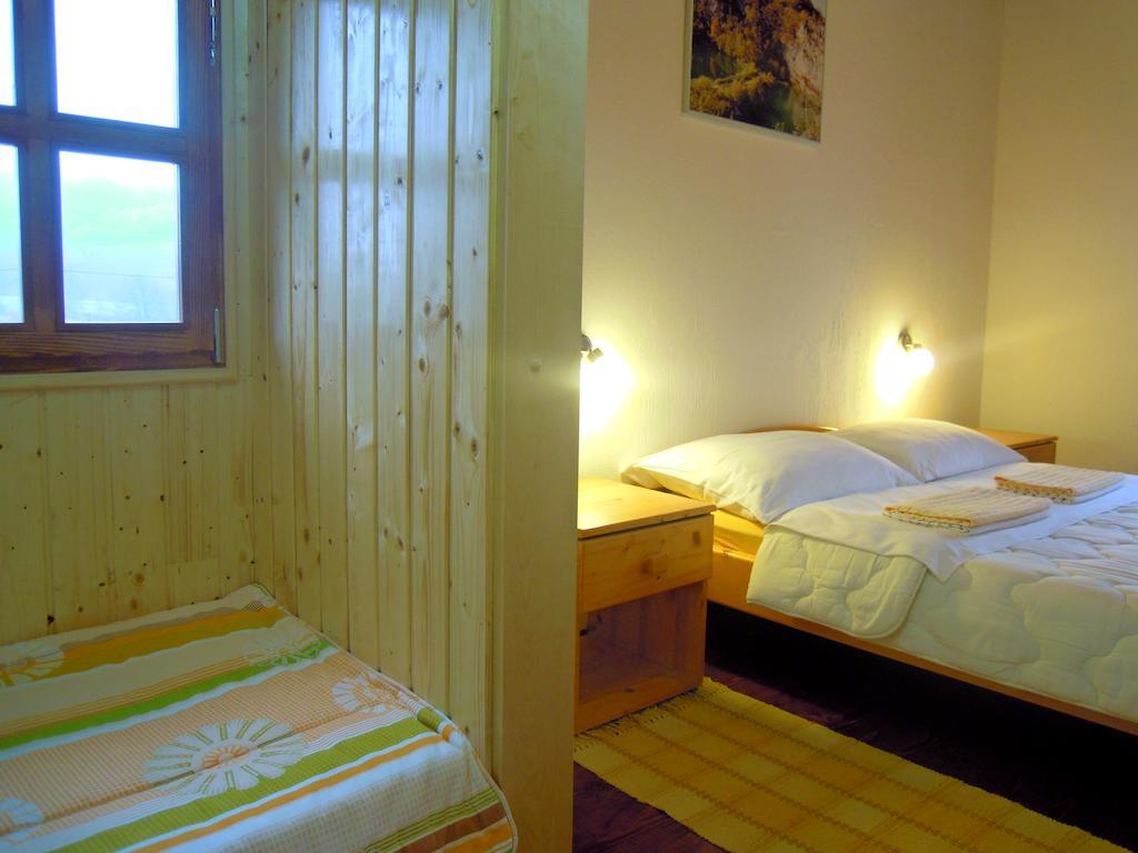 סמולג'אנאק Wooden House Nela Near Plitvice Lakes חדר תמונה